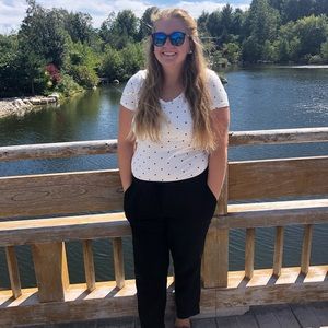 Meet your Posher, Courtney